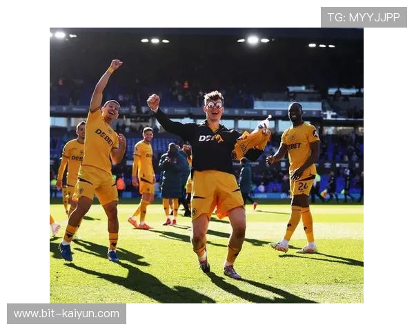 球迷挑战曼联连胜剃头风潮掀起社交媒体热议